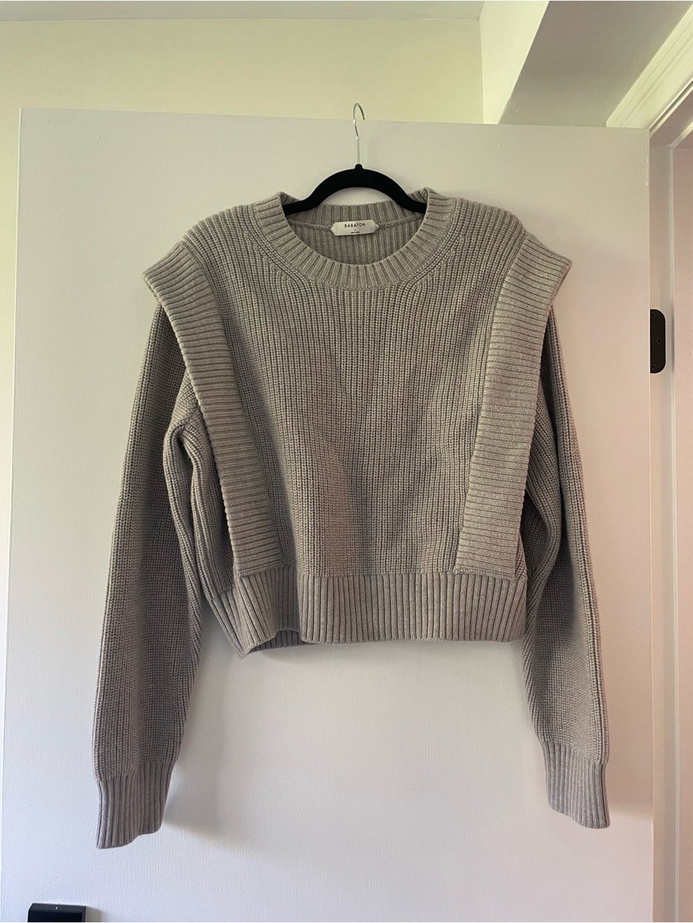 Aritzia Babaton Merino wool Grazia Sweater Cropped Crewneck Sweater in Gray - Picture 2 of 5